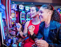 Meja Live Blackjack di studio tenten slot dengan dealer profesional